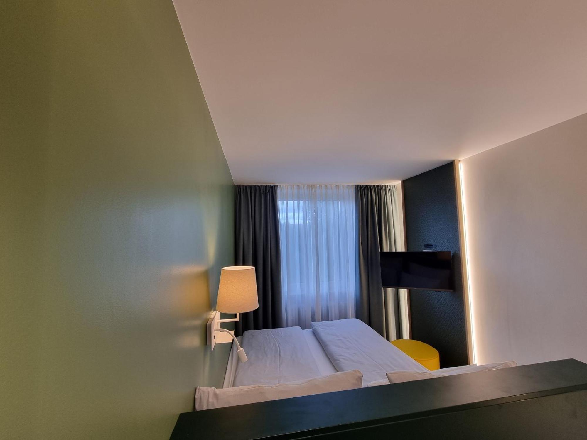 Standard Queen Room