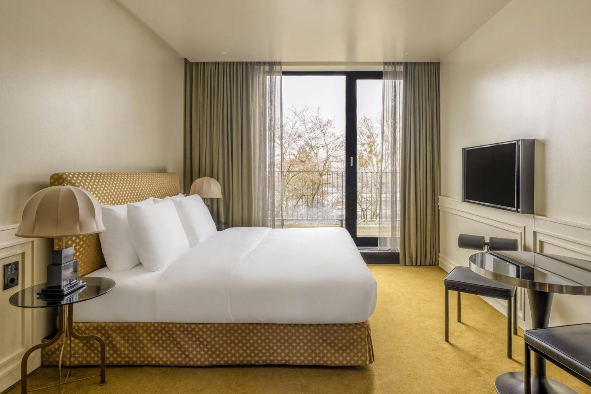 Deluxe King Room