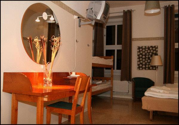 Basic Dreibettzimmer mit Gemeinschaftsbad