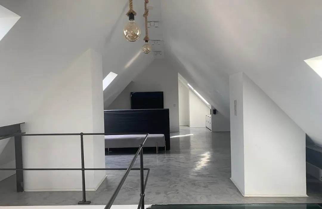 Schoene Dachgeschoss-Maisonette Wohnung-1