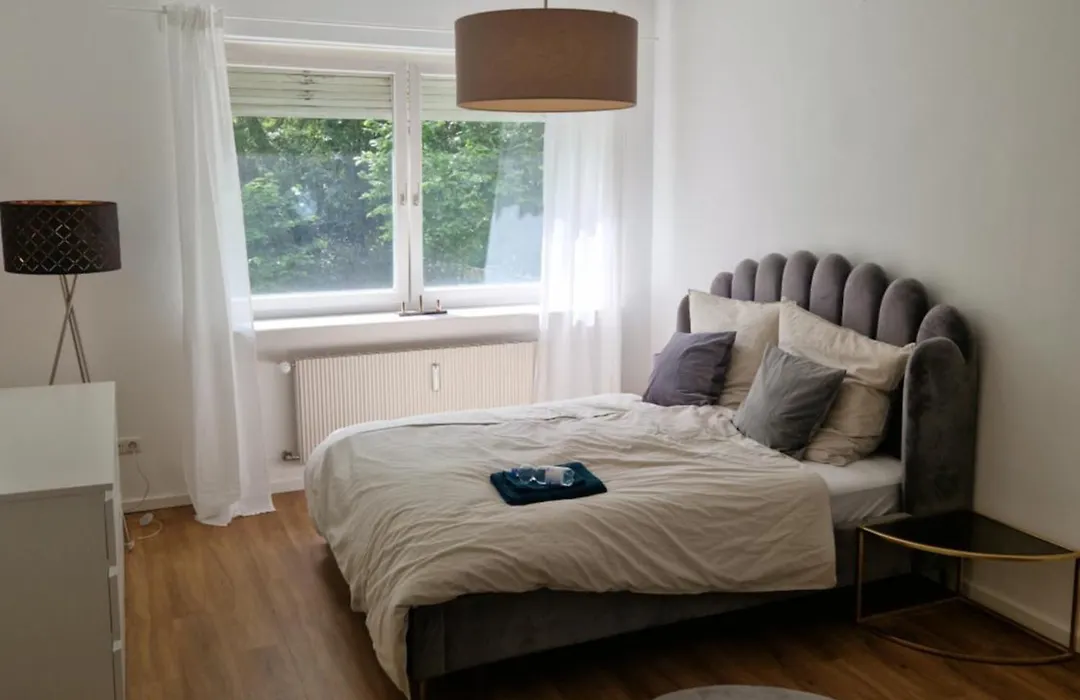 Quiet Family Apartment - 10 Min To Center & Oktoberfest - Free Parking - Near Nymphenburg Palace & Botanical Garden-1