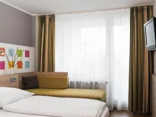 Business&Budget Hotel Tessin-1