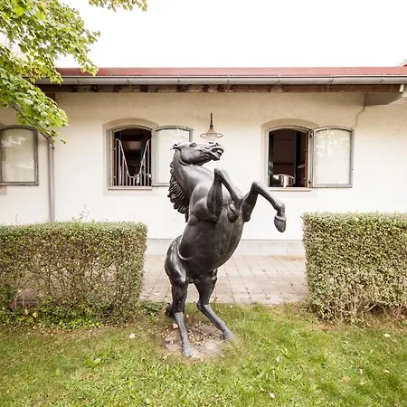 Gastehaus Olympia Reitanlage Munchen-Riem-2