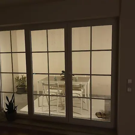 Helle 3 Zimmer Souterrainwohnung in einem Neubau-Villa-2