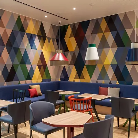 Hampton By Hilton Munich City North-3