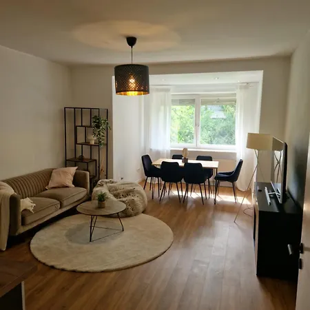 Quiet Family Apartment - 10 Min To Center & Oktoberfest - Free Parking - Near Nymphenburg Palace & Botanical Garden-3