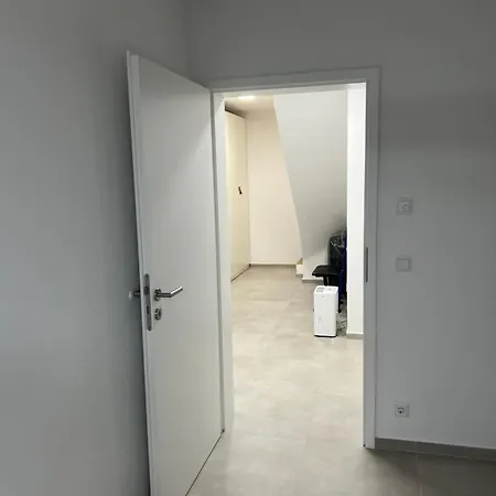 Emma Gardencity Basement Flat-2