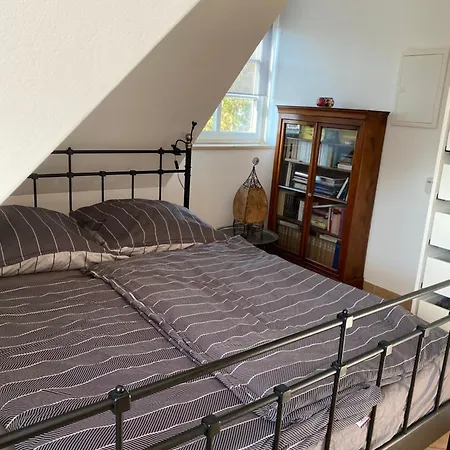 Helle Und Ruhige Dachgeschosswohnung-3