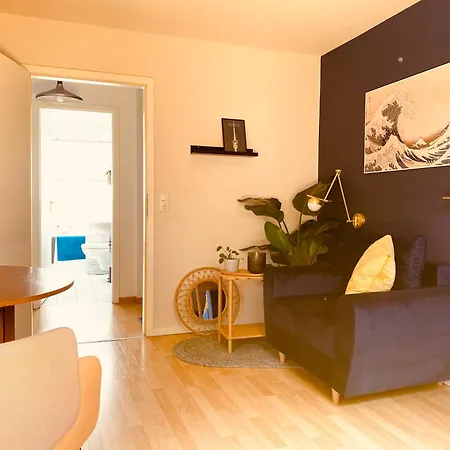 Modernes ruhiges Zimmer mit Ausblick ins Grüne-2