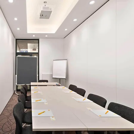 Super 8 By Wyndham Munich City North-3