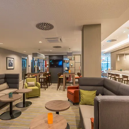 Hampton By Hilton Munich City West-2
