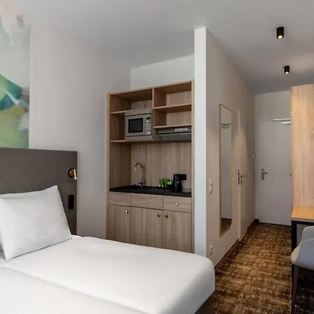 Wyndham Garden Munich Messe-3