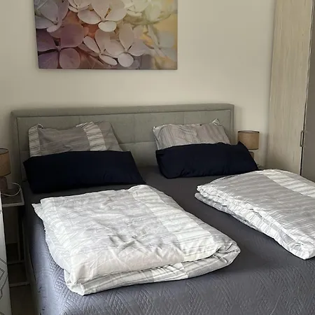 Quiet 2-Bedroom Apartment - Ideal For Families & Work Stays-3