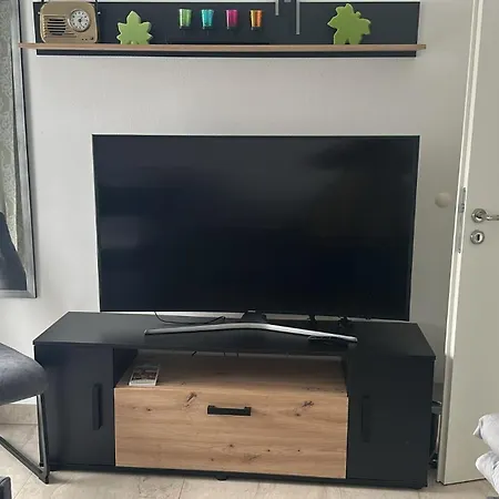 Quiet 2-Bedroom Apartment - Ideal For Families & Work Stays-2