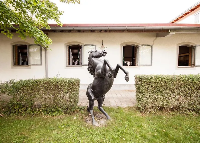 Gastehaus Olympia Reitanlage Munchen-Riem
