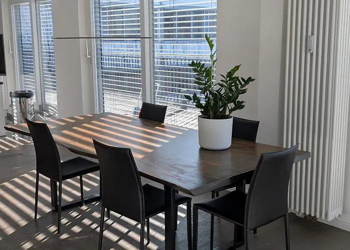 Doppelzimmer auf oberster Etage inklusive Tiefgaragenparkplatz DoubleBedroom in Topfloor Apartment including underground parking Space München, Deutschland